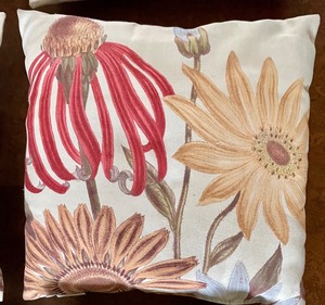 lot 239 image: 8 Adorable Accent Pillows