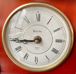 lot 236 image: Beautiful Bulova Clock
