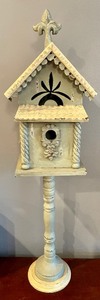 lot 240 image: Delightful Decor