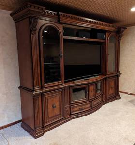 lot 18 image: Large Elegant Wood Entertainment Center