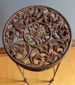 lot 113 image: Decorative Metal Plant Stand