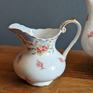 lot 124 image: Petite Porcelain Tea Set