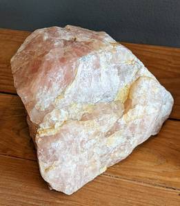 lot 200 image: Rose Quartz Rocks