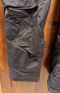 lot 204 image: Mens North Face SkiSnow Pants