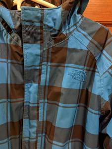 lot 206 image: Youth North Face Jacket