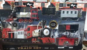 NEW FAO Schwarz 30 Piece Train Set With Light & Sound New In Box 18 Of Track