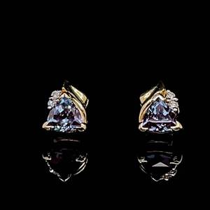 Rare Beauty Alexandrite &amp Diamond Accent 2-Stone Scalloped Chevron Estate Stud Earrings in 14k Yellow Gold