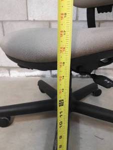 lot 9 image: STEELCASE Medical Office Chair without Armrests Fully Adjustable Telescoping Tilting  GreyBlack
