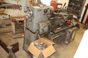 lot 15 image: Clausing Flame Hardened Bed Ways 6903 Lathe