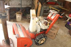 lot 22 image: Simplicity 860SE 1691900 Gas Snowblower