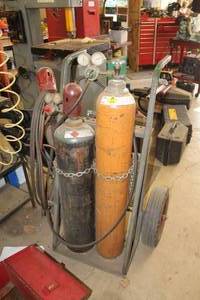 lot 32 image: Torch Set
