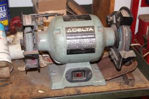 lot 34 image: Delta 23-680 6 14 hp Benchtop Grinder