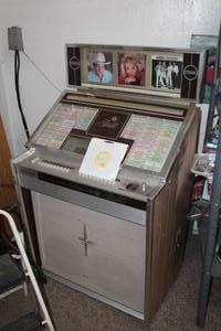 lot 40 image: Vintage Rock-ola Starlet 429 Stereo Juke Box, 45 rpm Vinyl Singles, Key