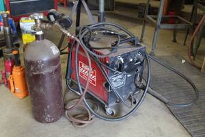 lot 43 image: Airco Mini-Pro 125 Welder, Compress Gas N.O.S. Tank