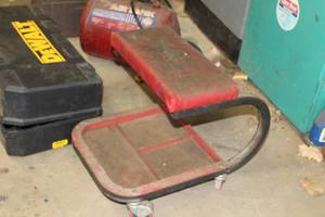 lot 69 image: Rolling Shop Work Stool