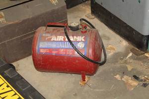 lot 73 image: Air Works Portable Air Tank