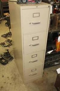 lot 82 image: Hon Metal File Cabinet 4-drawer