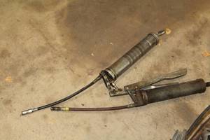 lot 87 image: Lot of (2) Grease Guns