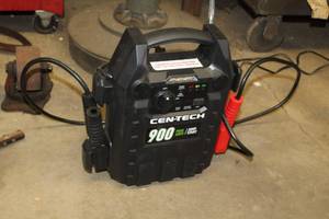 lot 107 image: Cen-Tech 900 Peak Amps Jump Starter