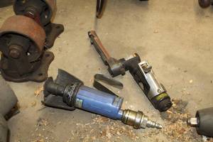 lot 108 image: Lot of (2) Air Tools - Cut-Off, Mini Belt Sander