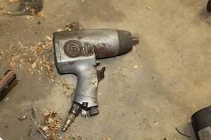 lot 109 image: 12 Air Wrench
