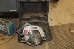 lot 123 image: Sears Craftsman 315.10961 7-14 Circular Saw, Case