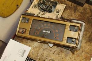 lot 392 image: Vintage Dash Cluster