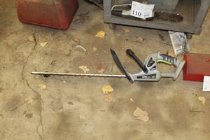lot 153 image: Earthwise 22 Cordless Hedge Trimmer