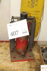 lot 407 image: Shop Press Parts