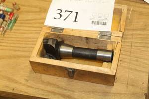 lot 371 image: Shank End Mill with Indexable Carbide Inserts, Wood Case