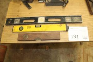 lot 191 image: Lot of (3) Levels