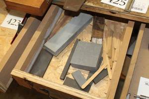 lot 424 image: Hone Stones