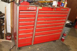 lot 45 image: Snap-on Metal Rolling Tool Chest 16-drawer, Keys