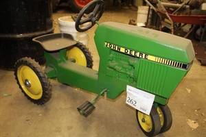 lot 262 image: Ertl John Deere Model 830 Cast Metal Pedal Toy Diecast Scale Tractor