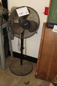 lot 347 image: Duracraft Pedestal Floor Fan