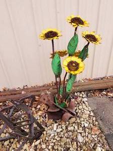 lot 8D image: 36 Metal Flower Dcor