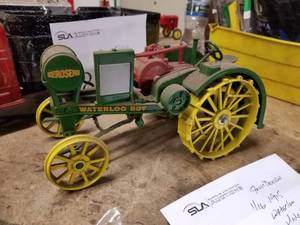 lot 271 image: Ertl John Deere 1915 Waterloo Boy Model R 116 Scale Diecast Metal Tractor