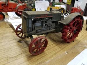 lot 297 image: Ertl Case 116 Scale Diecast Metal Tractor