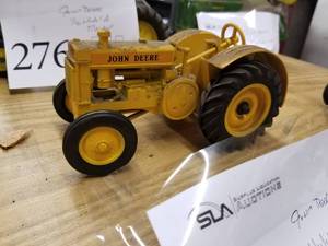 lot 283 image: Ertl John Deere 116 Scale Diecast Metal Utility Tractor