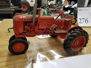 lot 282 image: Ertl Case Model SC 116 Scale Diecast Metal Tractor