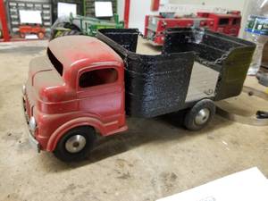 lot 288 image: Diecast Metal Dump Truck