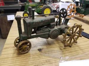 lot 299 image: Ertl John Deere Model DP 116 Scale Diecast Metal Tractor