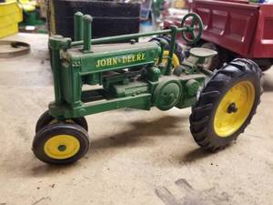 lot 296 image: Ertl John Deere Model A 116 Scale Diecast Metal Tractor
