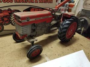 lot 290 image: Ertl Massey-Ferguson Model 175 116 Scale Diecast Metal Tractor