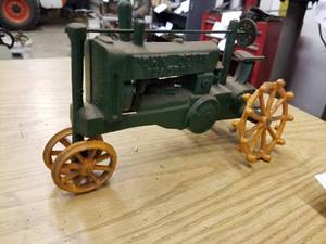lot 289 image: Ertl John Deere Model A 116 Scale Diecast Metal Tractor