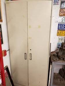 lot 501 image: Metal Storage Cabinet 2-door