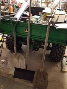 lot 572 image: Lot of (3) Shovels