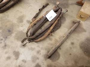 lot 539 image: Vintage Horse Collar with Plow Bar Attachment