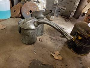 lot 579 image: Lot of (2) Metal Oil Cans