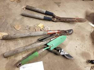 lot 591 image: Lot of (5) Garden Hand Tools - Pruners (x4), Gardening Shovel
